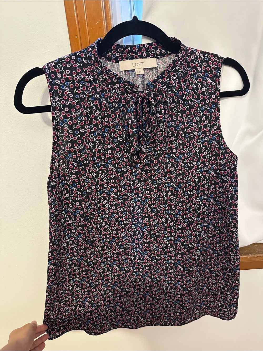 LOFT Black Sleeveless Tie-Neck Floral Print Top